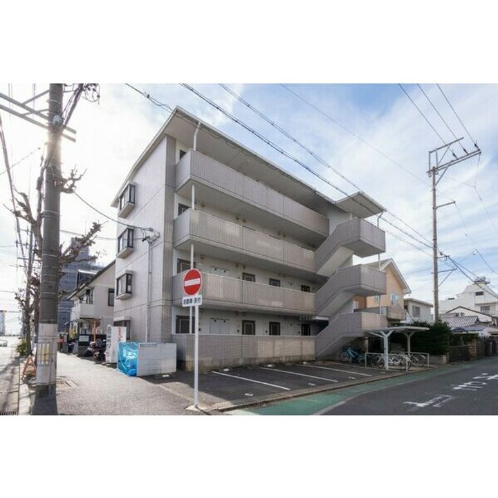 リノバス名港402の外観