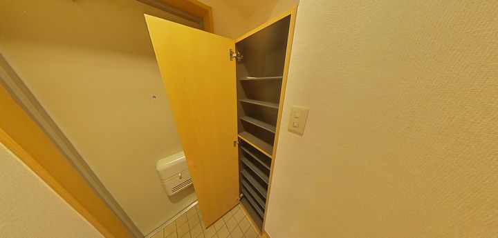 リアライズ稲永駅前の玄関