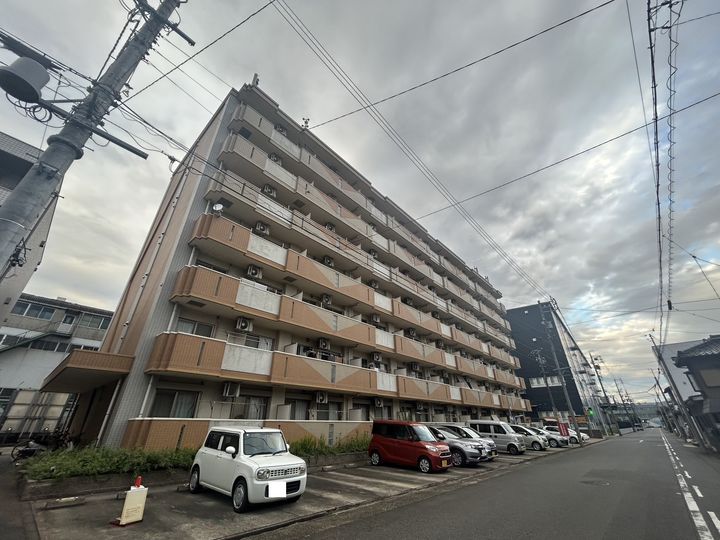 リアライズ稲永駅前の外観