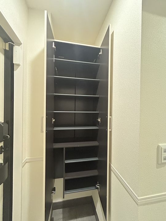 アン・ジュール中郷の玄関