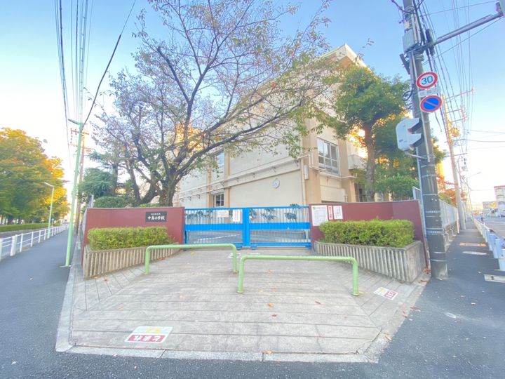 アン・ジュール中郷の周辺