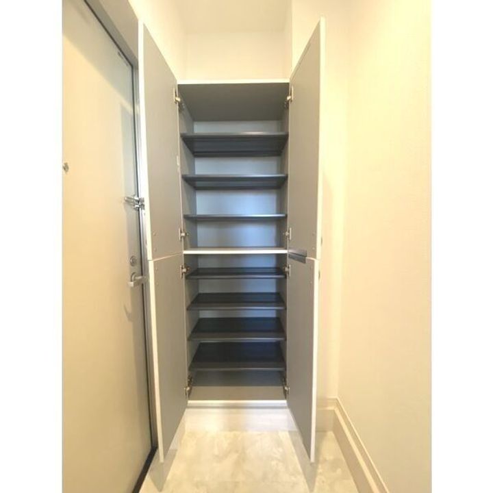 ジュネス桜駅前の玄関