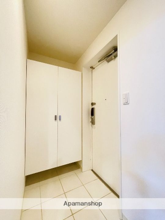 ドゥーエ上前津(旧さくらHILLS上前津)の玄関