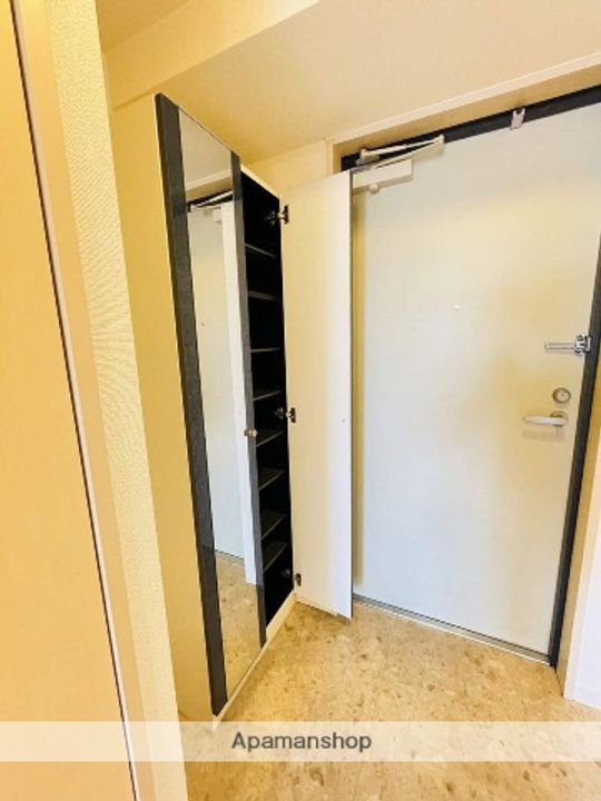 パークフラッツ金山の玄関