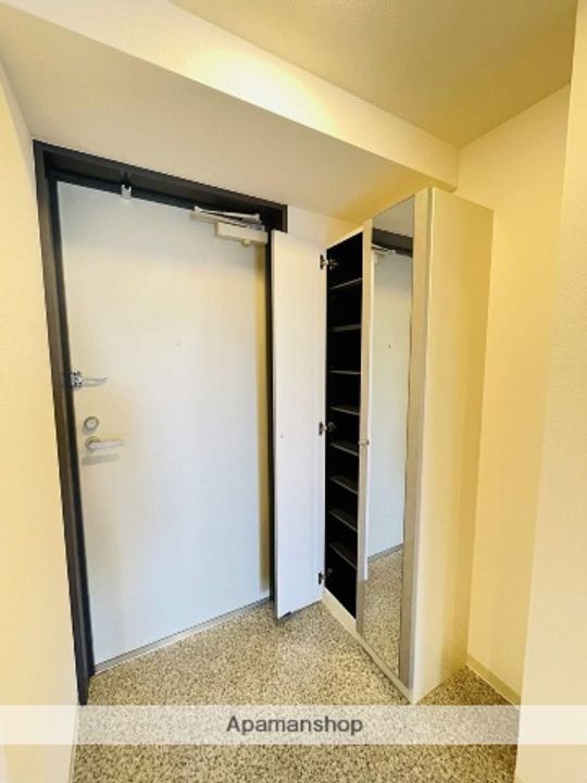 パークフラッツ金山の玄関