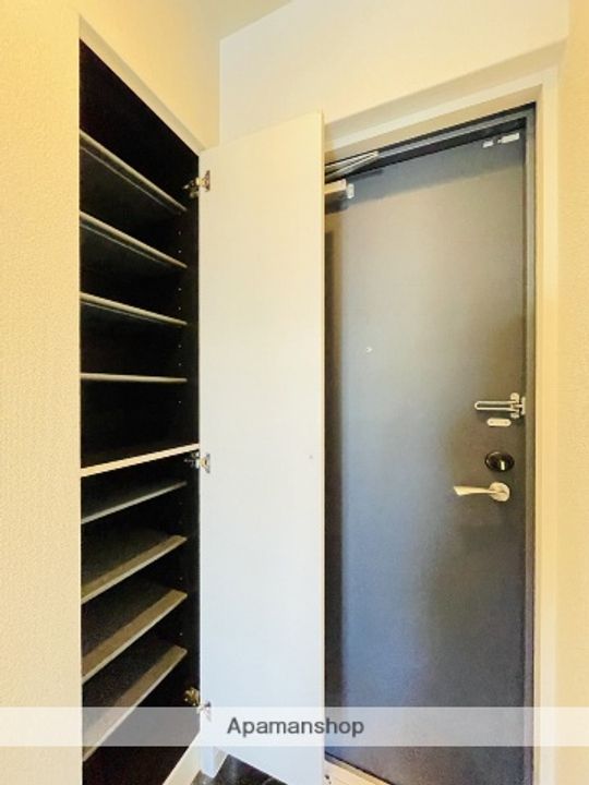 プロシード新栄の玄関