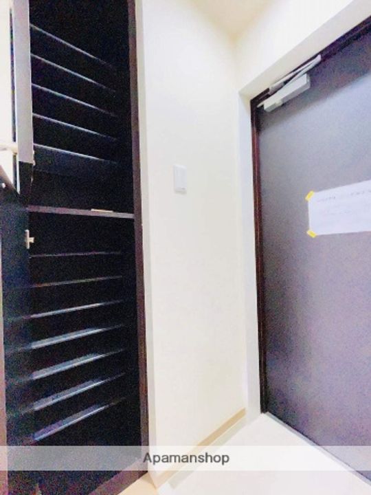 プレサンスMIU新栄の玄関