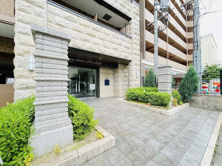 プレサンスSAKAEリバースタイル0402の外観