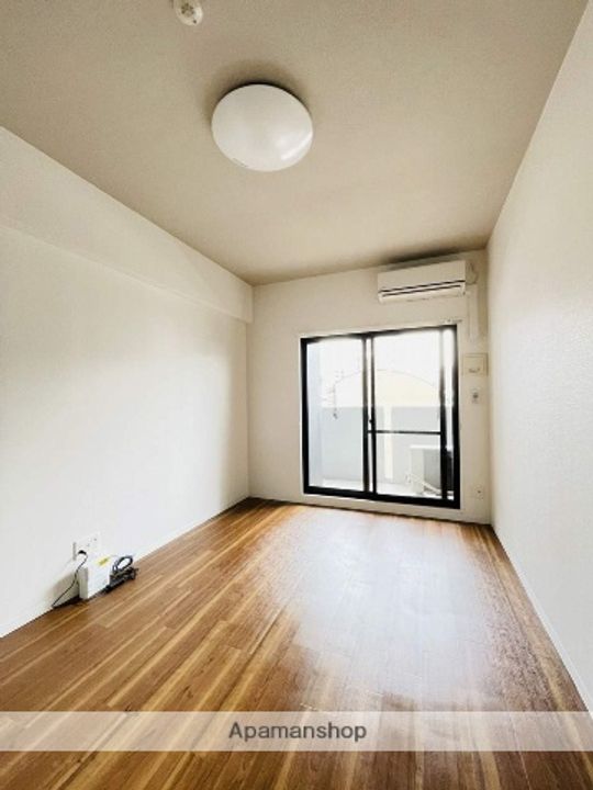 マリオン千代田の居間