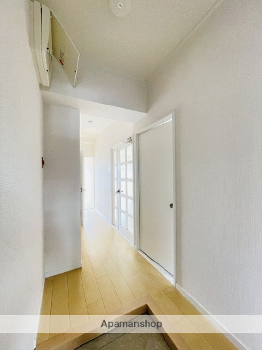 山王住宅S棟の玄関