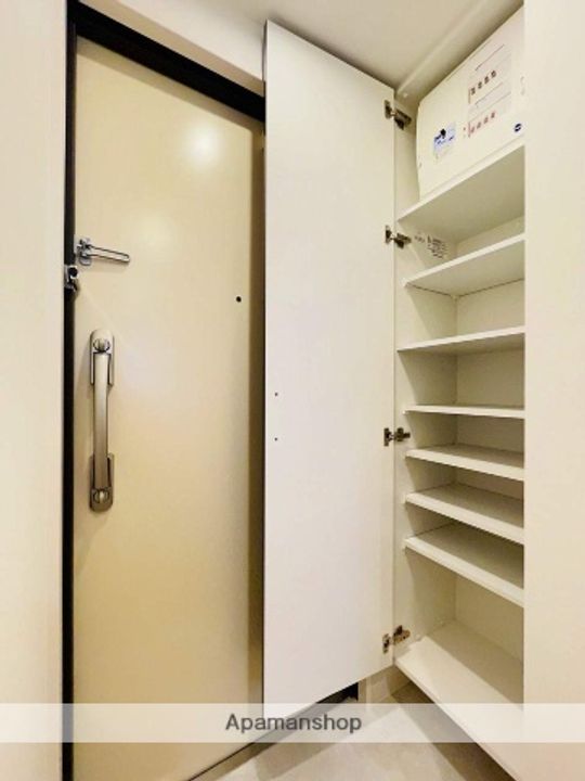 WELL COURT CHIYODAの玄関