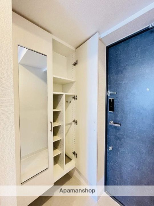 エスリード栄ル・クールの玄関