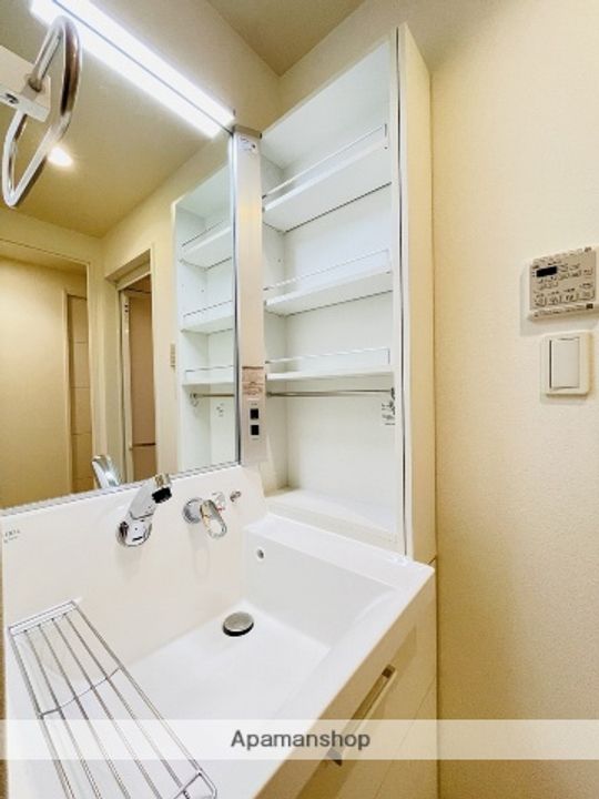 メルカーサ泉の内装