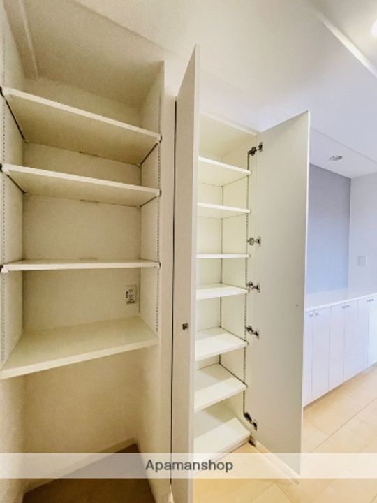 メルカーサ泉の内装