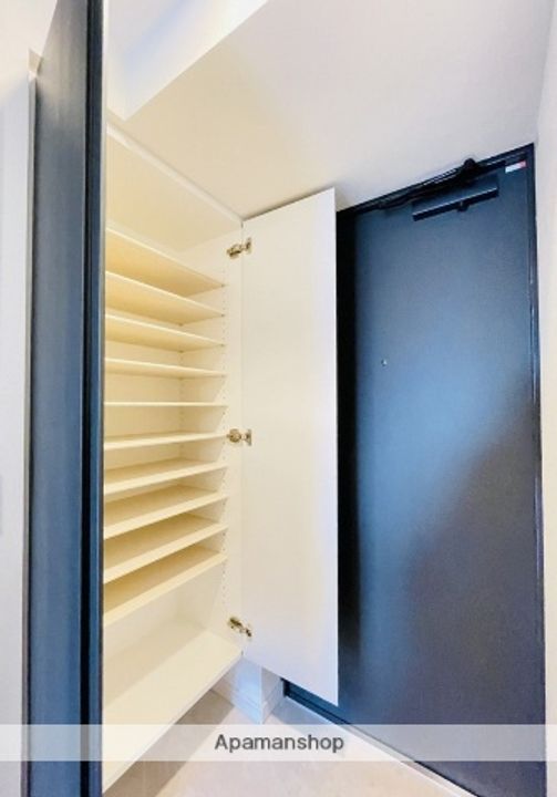 S−RESIDENCE尾頭橋CLARITYの玄関