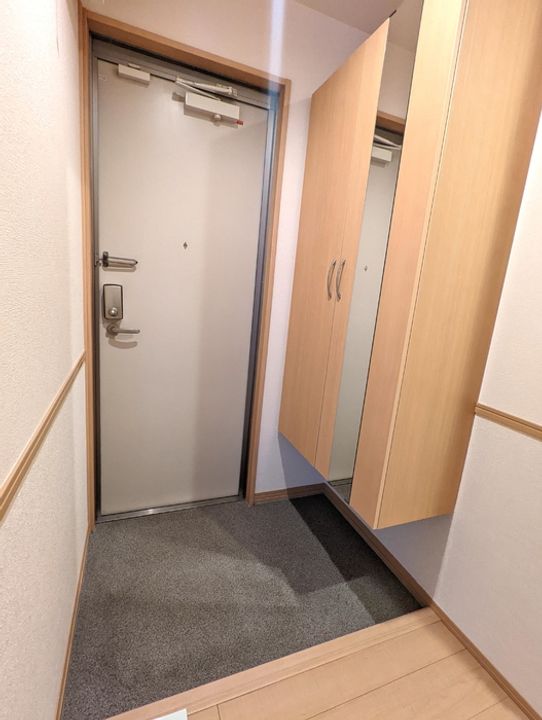 アイエス 浮島302の玄関