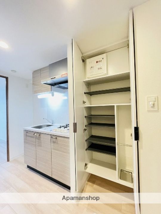 エスリード栄エステージの玄関