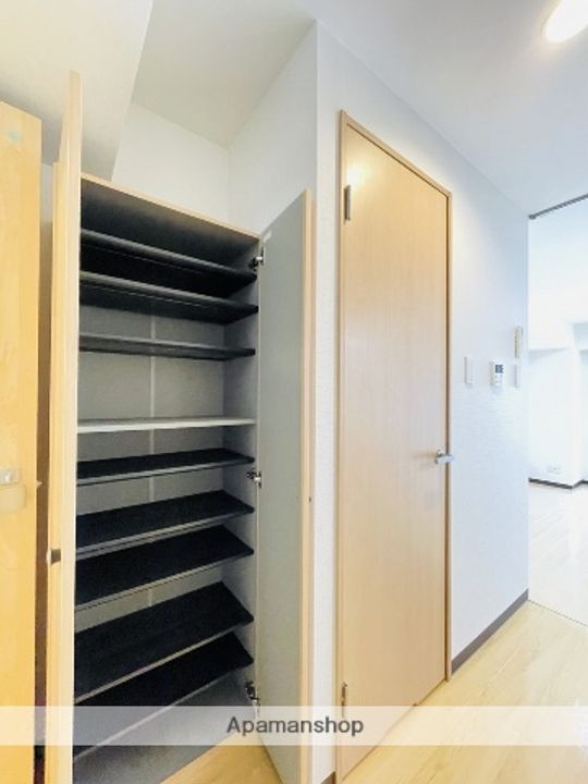 サン・錦本町ビルの玄関