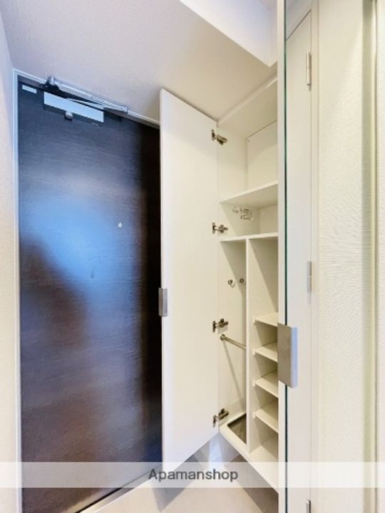 エスリード桜山ル・ヴェールの玄関