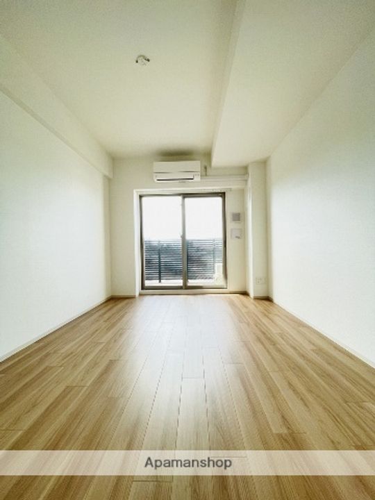 リオラ神宮の居間
