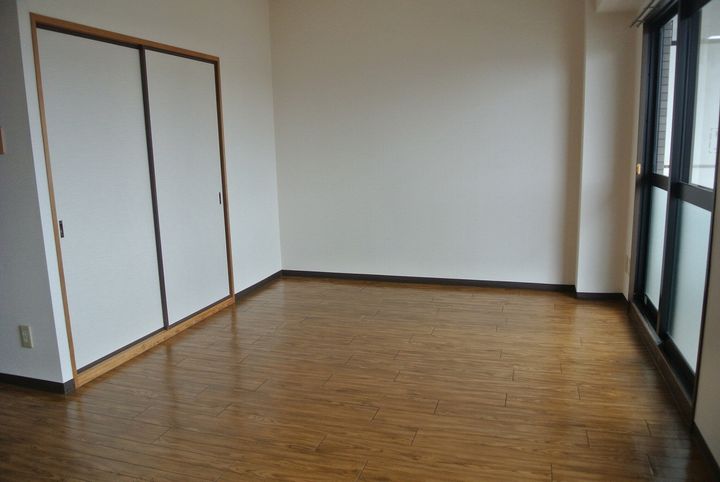 アンジェリー東海2Cの居間