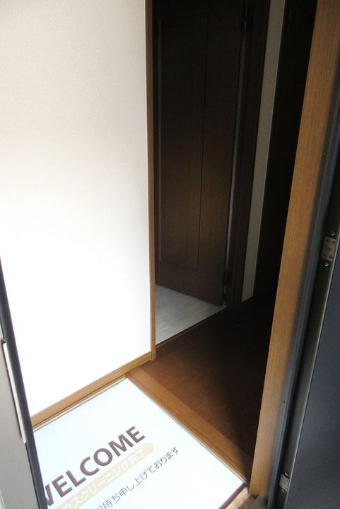 セジュール名和の玄関