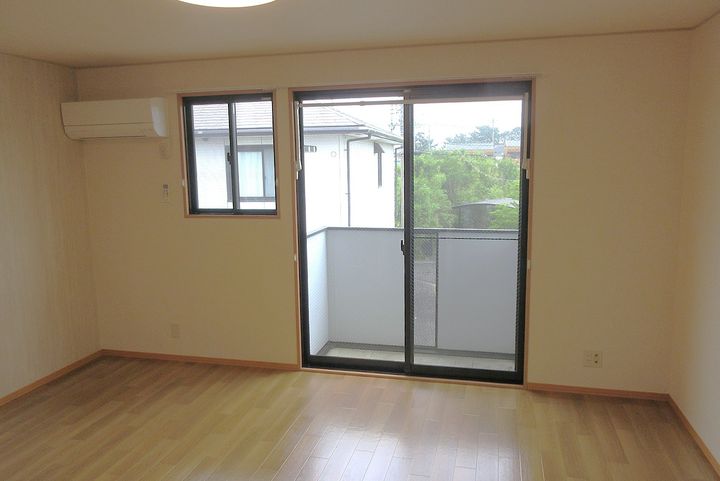 セゾンミストラル Aの居間