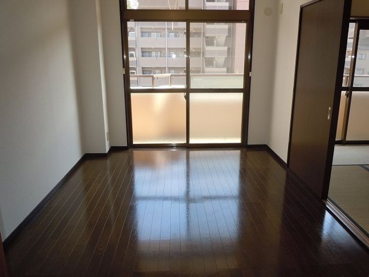 グランドハイツ日進の居間