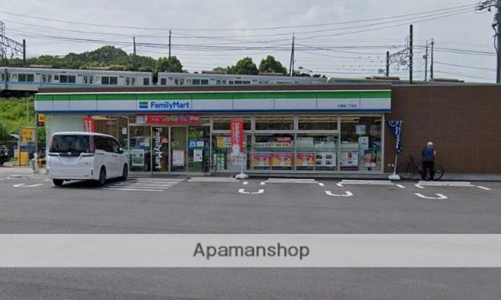 ロワイヤル24103の周辺