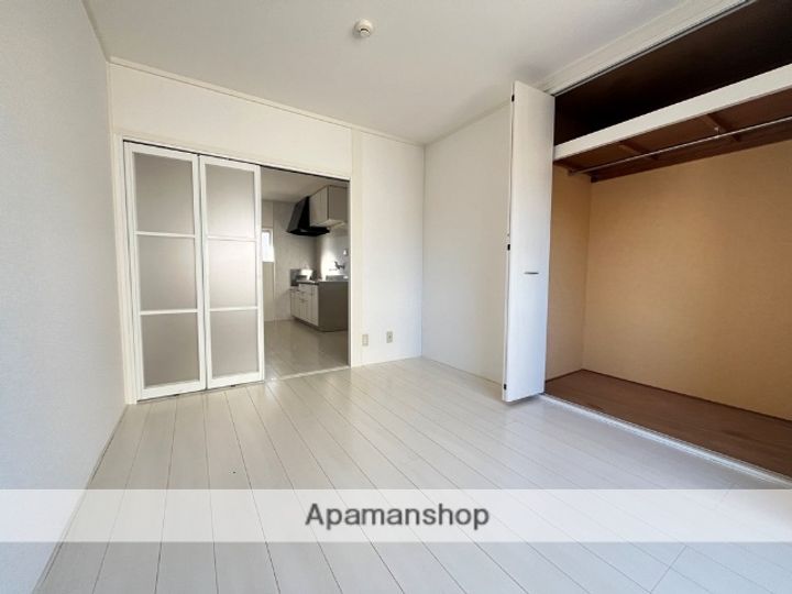 フローラ植田302の居間