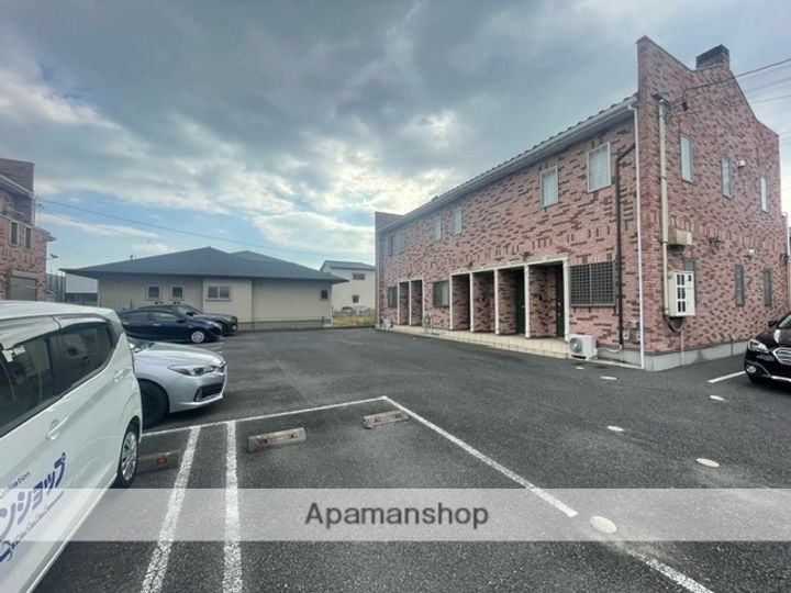 レーヴ グランディス B棟の外観