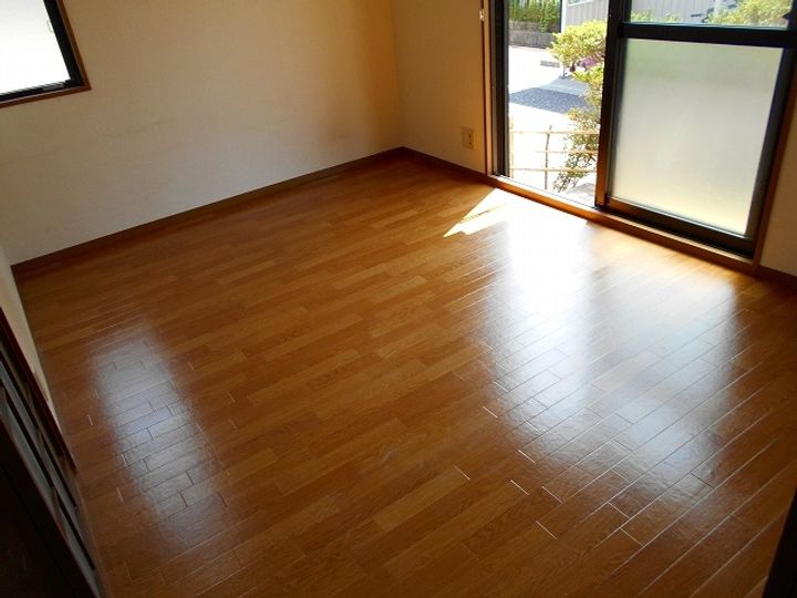 セジュールすみれ Aの居間