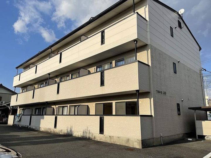 ファミーユ小杉の外観