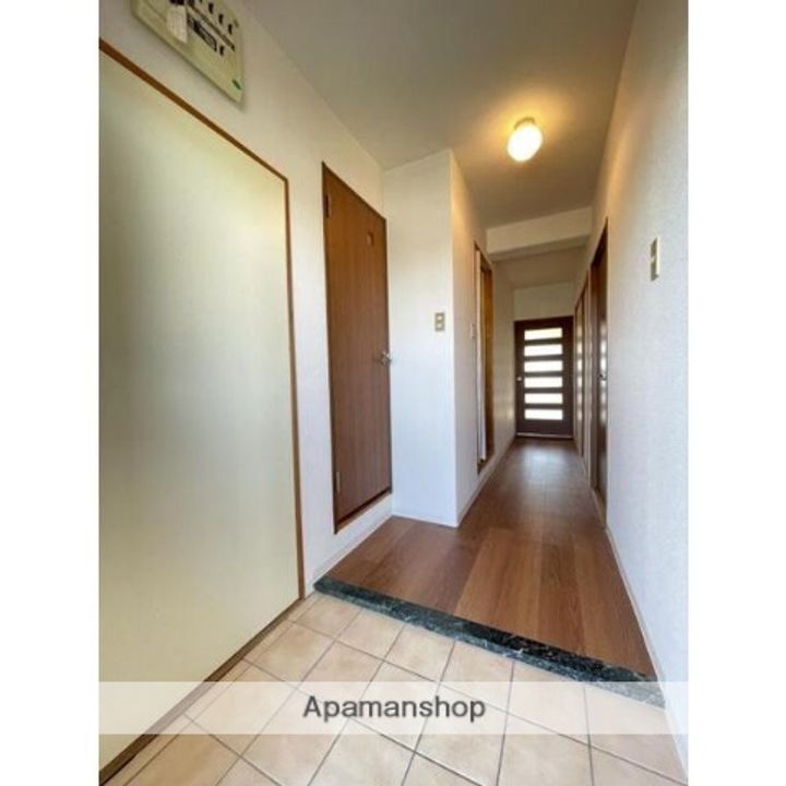 ドエルウィステリア5Aの玄関