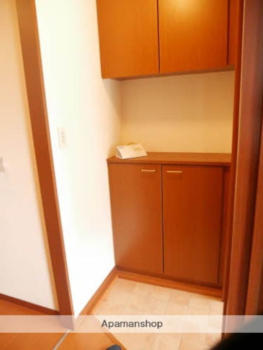 プロムナード南浜田C101の玄関