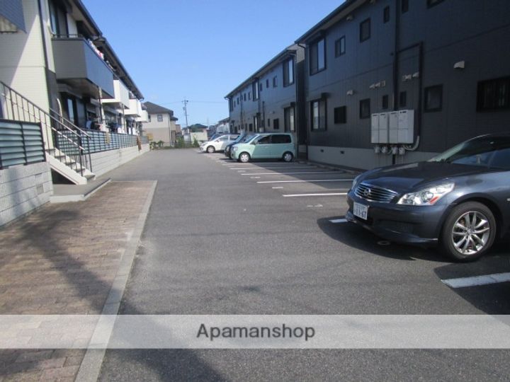 フラット・トラストA棟の外観