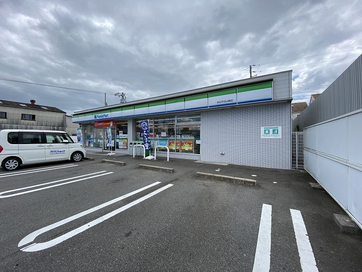 メゾン・ド・カルミアの周辺