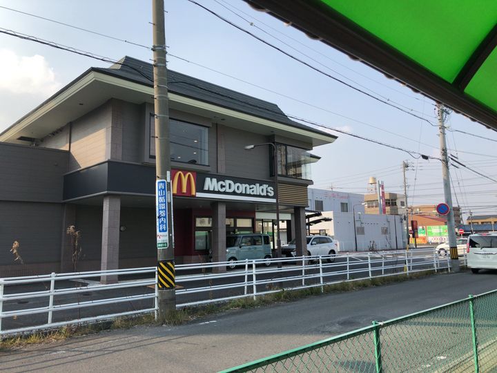 モエムの周辺