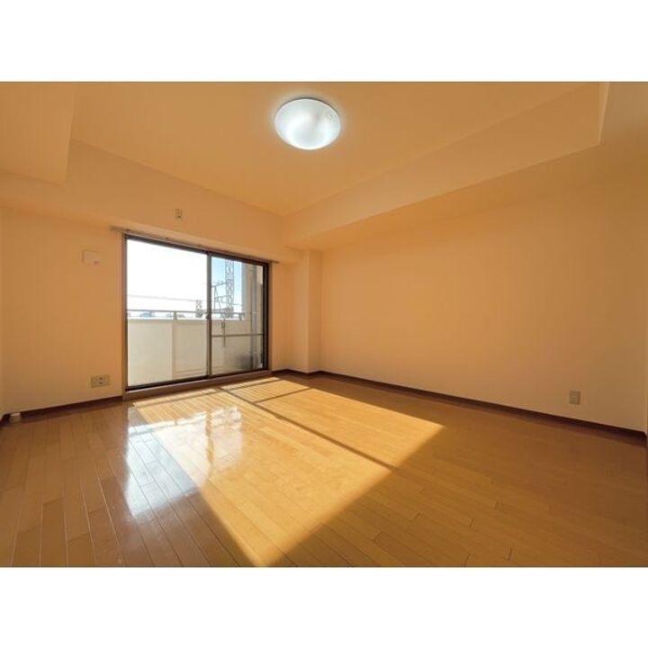 フローラル堀木の居間