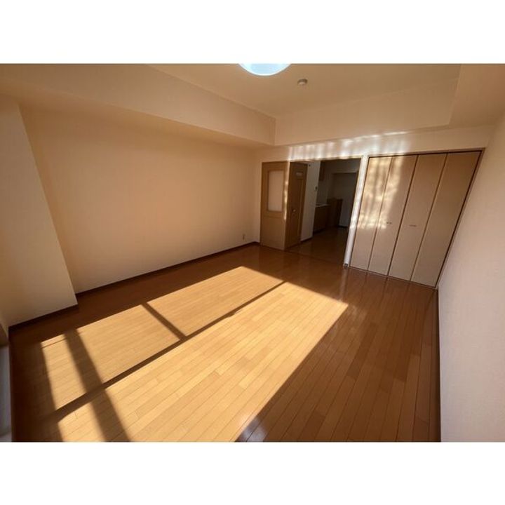 フローラル堀木の居間