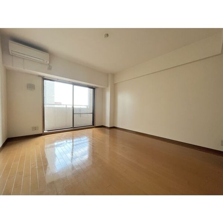 フローラル堀木の居間