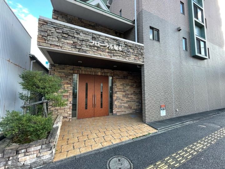 フローラル堀木の外観