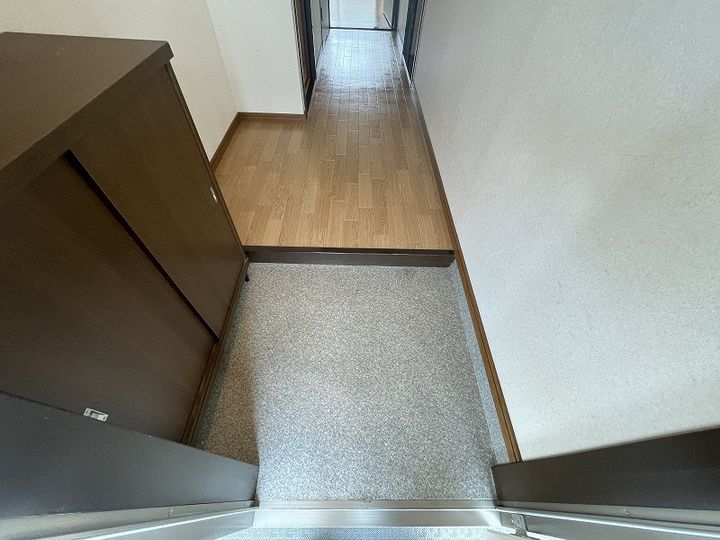 サープラス2ときわの玄関