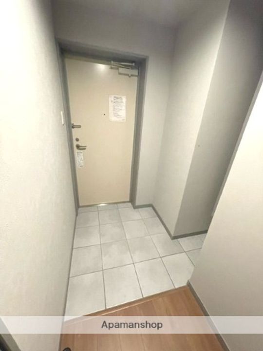 リベル元町の玄関