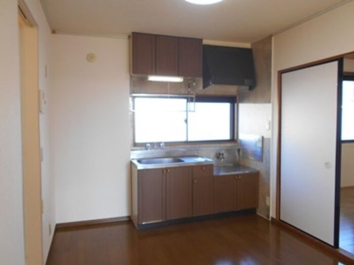 シェレナ山下 Ⅶ棟の居間