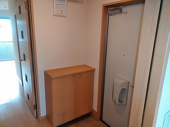 カーサコモダ天カ須賀の玄関