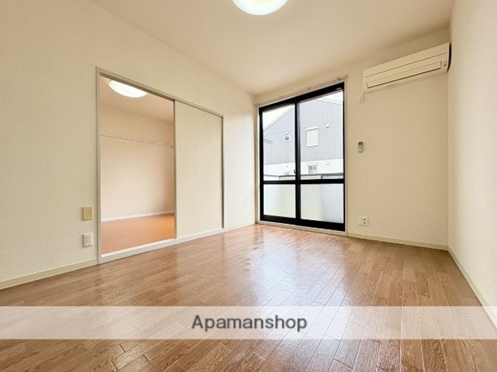 ファミーユA(緑ヶ丘本町)の居間