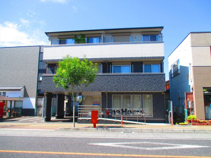 FAMZ HATTORIの外観