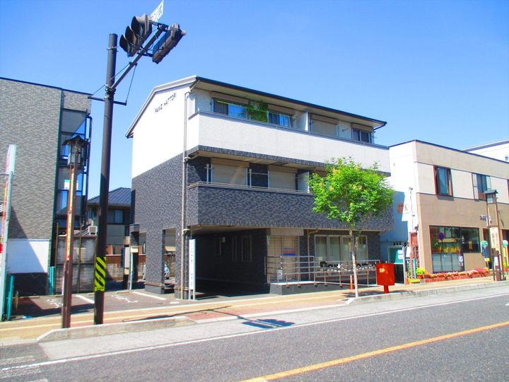 FAMZ HATTORIの外観