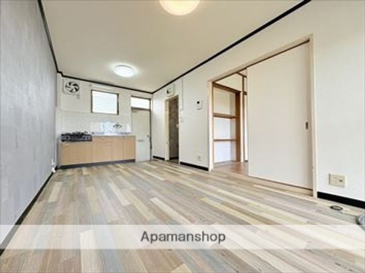 友伸アパートの内装